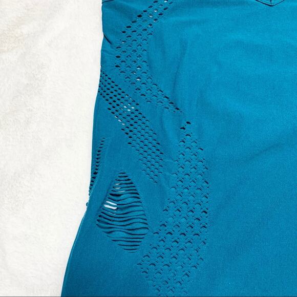 FABLETICS Adra Teal Laser Cut Seamless V-Neck Tank Top size XS - Picture 8 of 12